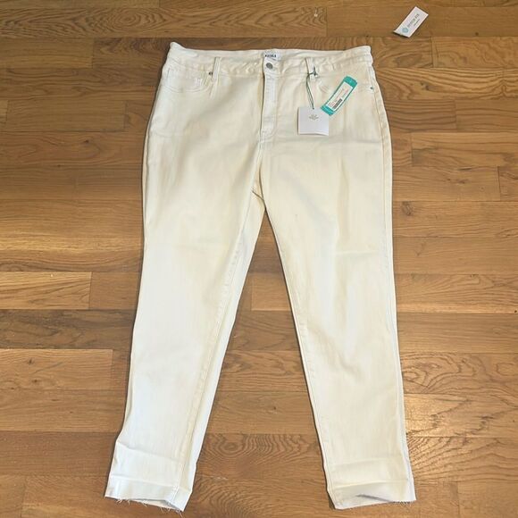 Pistola Slim Straight Scissor Cut Hem Off-White Jeans. Size 18W NWT - Picture 1 of 4